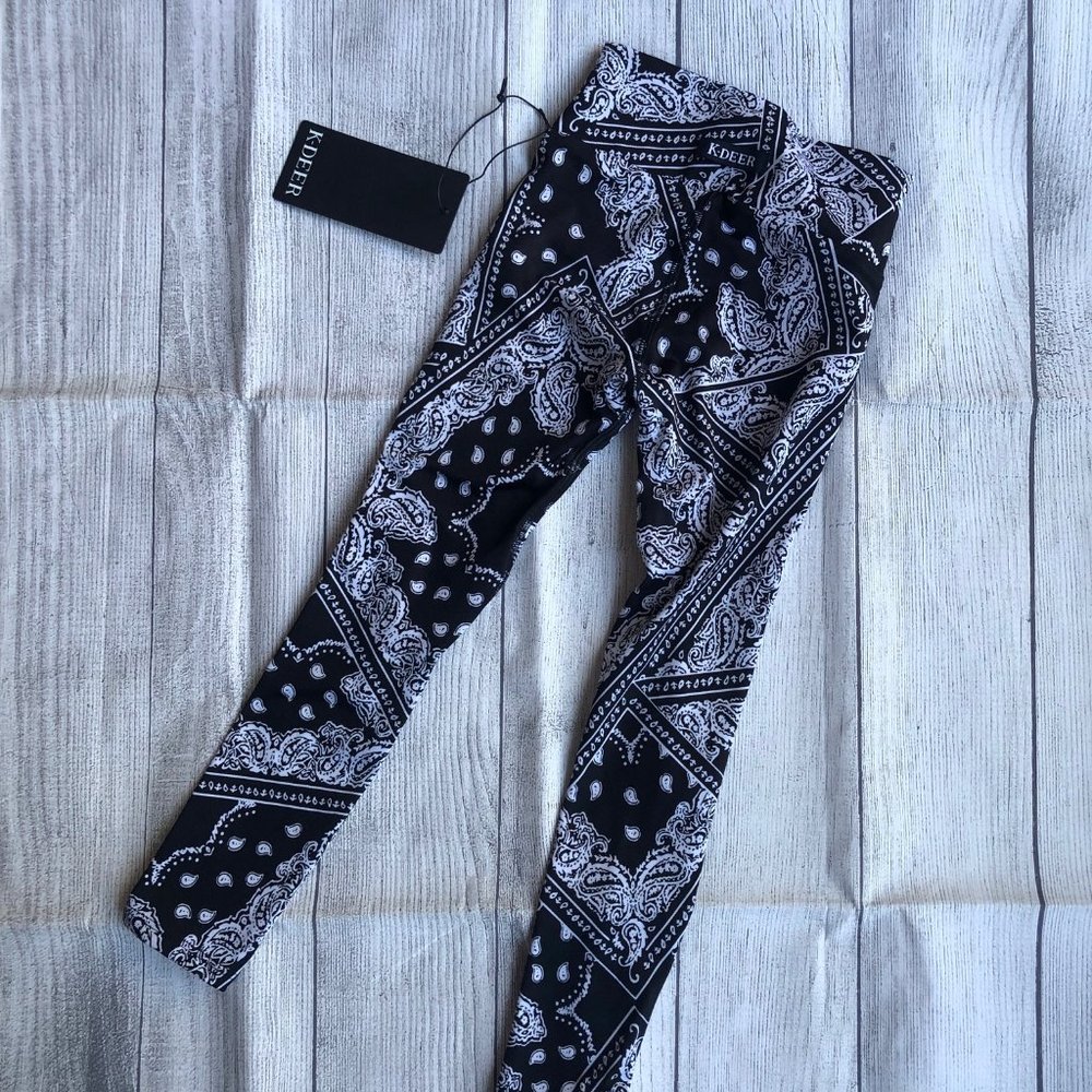 K-Deer Kids Size Small Black Paisley Bandana Print Leggings